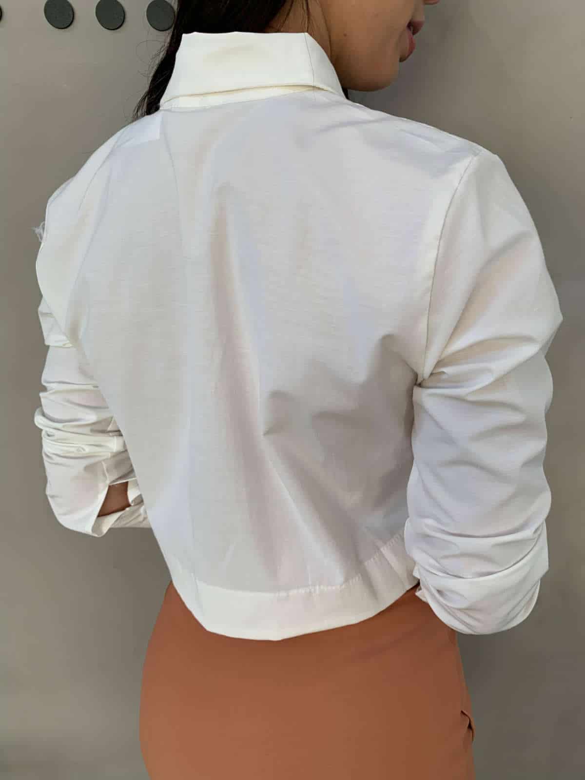 Cropped camisa botões bolsos manga longa off white – Lavinny Store