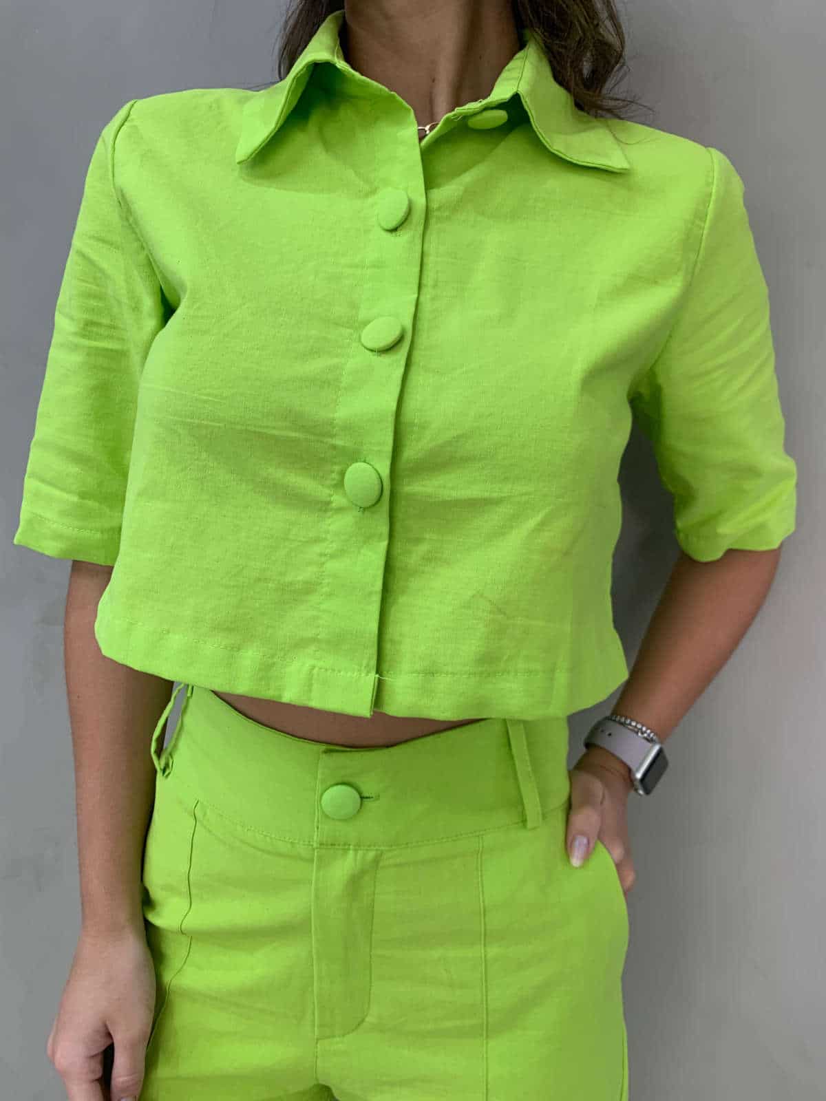 Blusa Cropped em Tricô com Mini Botões Verde