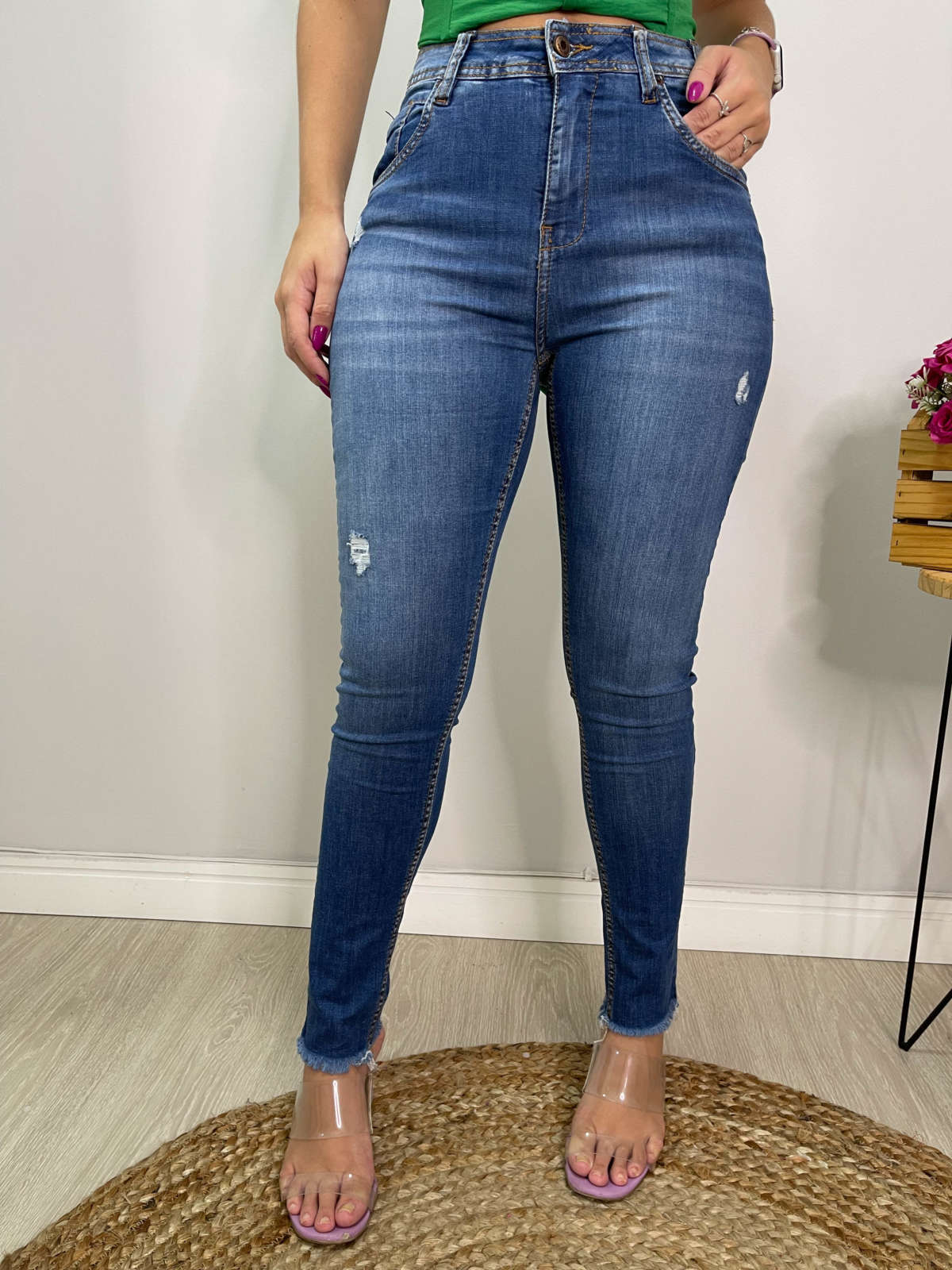 Calça Jeans Premium Destroyed Escura com Cinto de Brinde