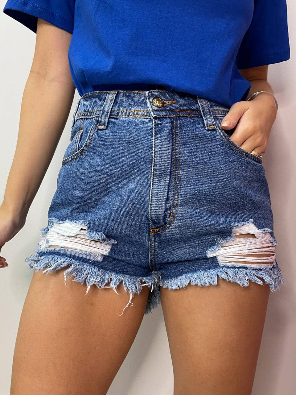 Short jeans médio barra a fio destroyed – Lavinny Store