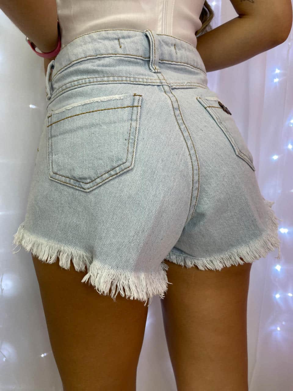 Short jeans claro barra a fio destroyed strass melinda – Lavinny Store