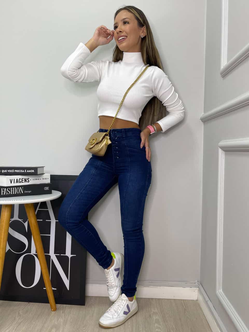 Look com jeans cintura alta  Pretty winter outfits, Cool outfits, High  wasted jeans