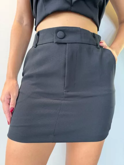 Short saia alfaiataria bolsos botão preto - Lavinny Store
